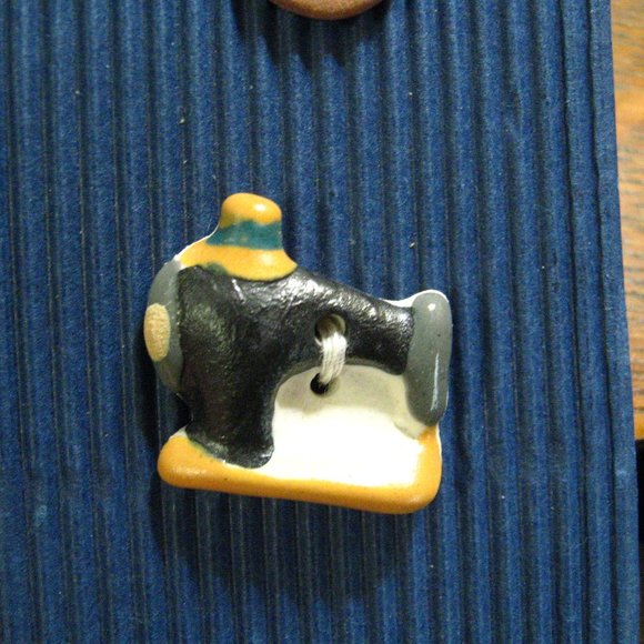 🧵 Incomparable Buttons Sewing Tools - Picture 4 of 6